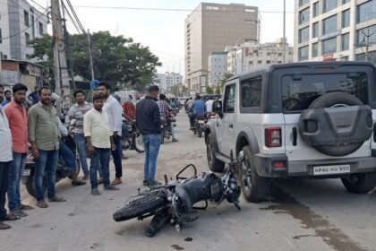 కొండాపూర్‌లో ఘోర రోడ్డు ప్రమాదం: వనపర్తి వాసి మృతి